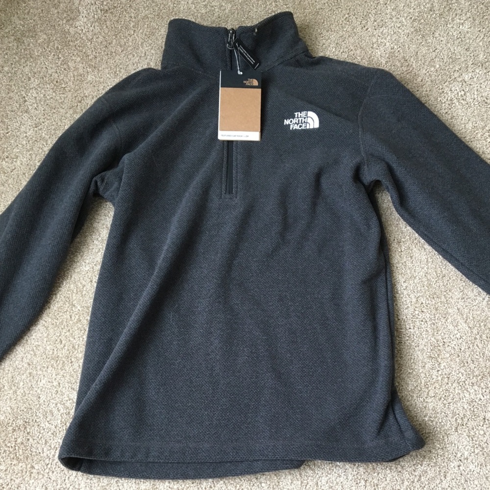 North Face Pullover Size Small Asphalt Gray